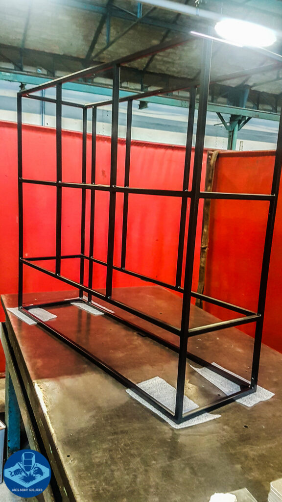 Fabrication d'étagères métalliques thermolaquées